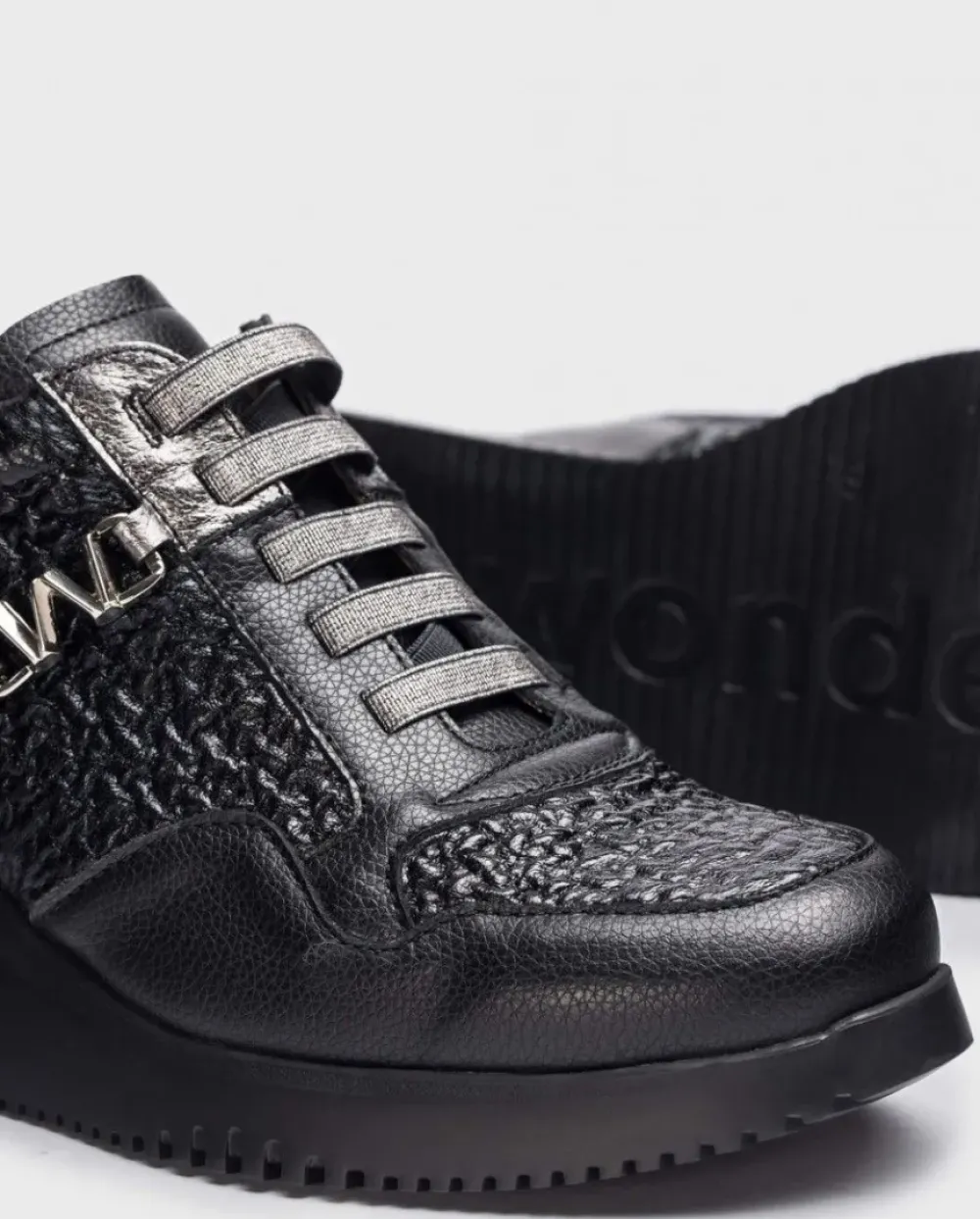 Wonders Deportivas Mondo Negro^ Cuñas