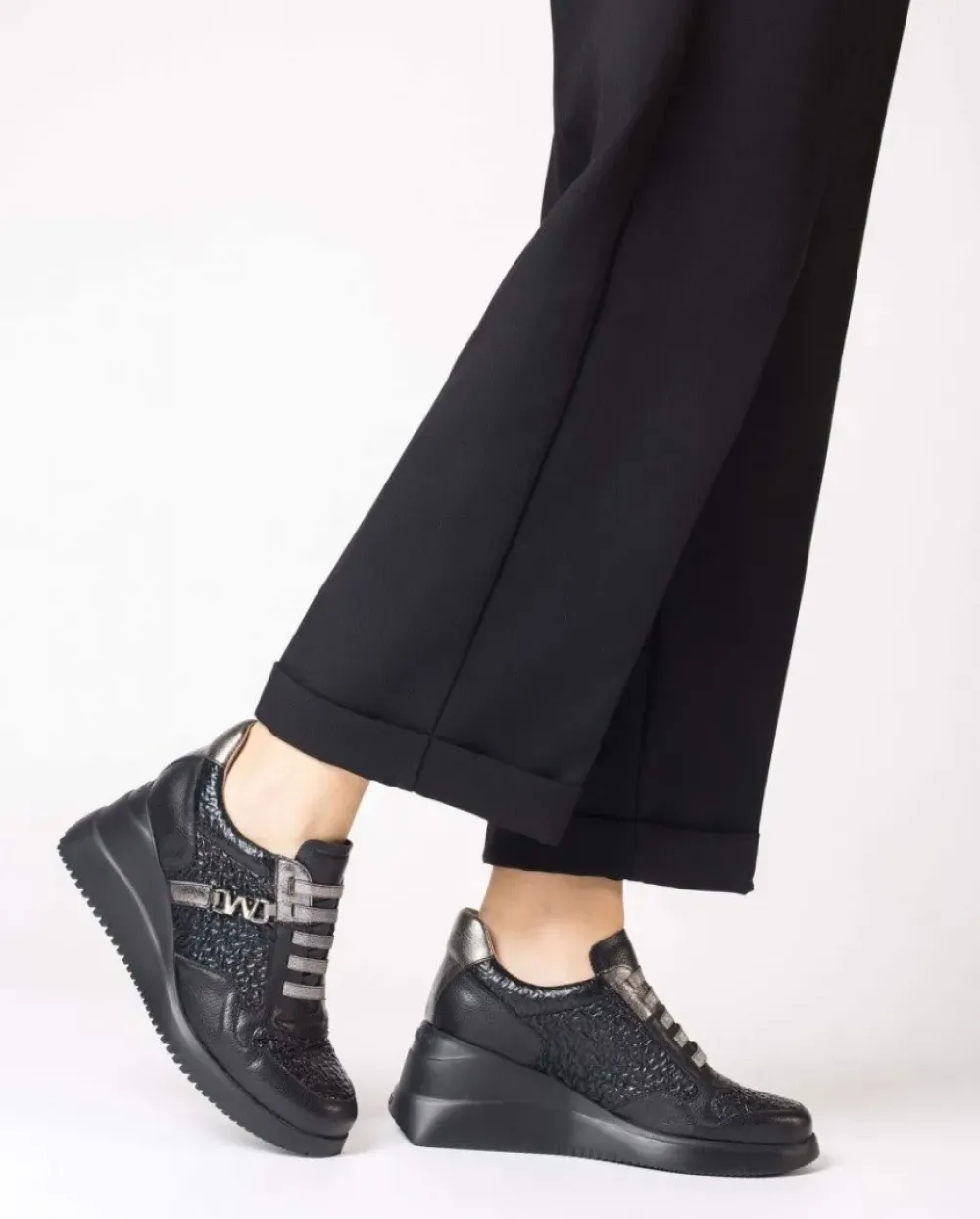 Wonders Deportivas Mondo Negro^ Cuñas